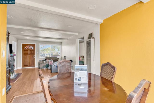 612 Thomas Dr, Richmond CA: https://media.crmls.org/mediaz/b828fc3f-cc33-4ea8-9ab6-de2446b822bc.jpg