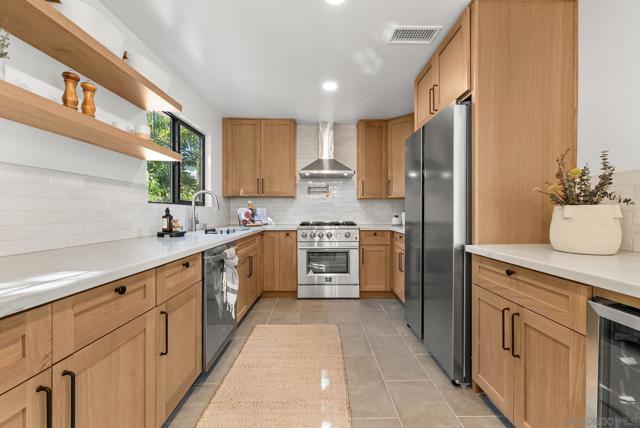 3678 Richmond St, San Diego CA: https://media.crmls.org/mediaz/b8297db5-01d4-462b-b915-e0b7b3d9d7d5.jpg