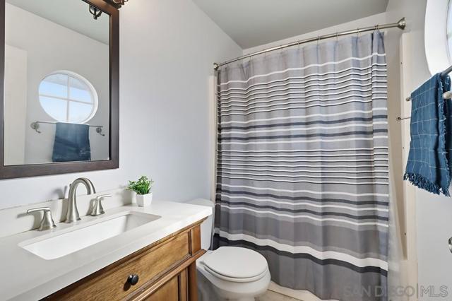 554 Friendly Ct E, El Cajon CA: https://media.crmls.org/mediaz/b82a0acb-51be-442e-a080-061adc2ed921.jpg