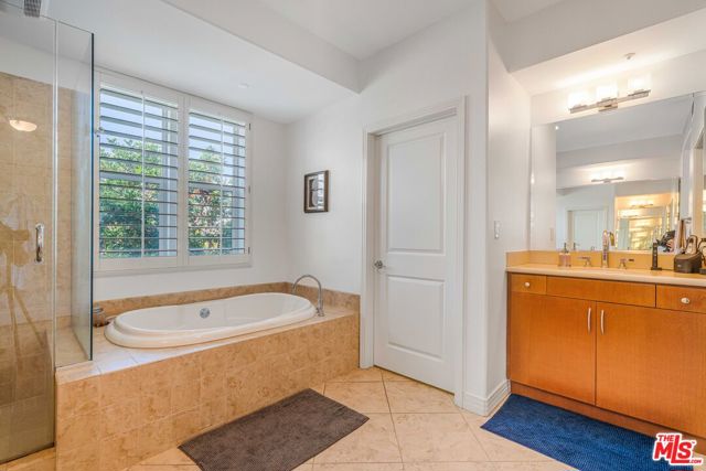 Image 19 of 43 For 7100 Playa Vista Drive 404