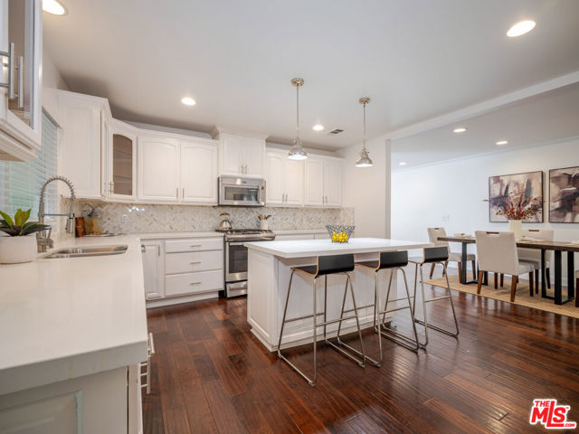 5417 Allott Avenue, Sherman Oaks CA: https://media.crmls.org/mediaz/b82a4002-1113-4577-854e-9f655741e343.jpg