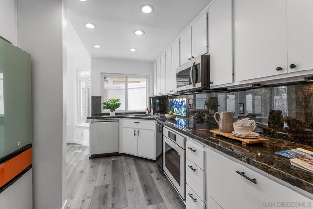 100 Tunapuna Lane, Coronado CA: https://media.crmls.org/mediaz/b82a4deb-eb43-4b2d-901d-957bcbf26789.jpg