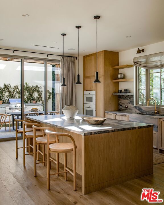 4209 Vantage Avenue, Studio City CA: https://media.crmls.org/mediaz/b82a64b7-ed5b-4d9f-8f59-fad08a3f8a5e.jpg