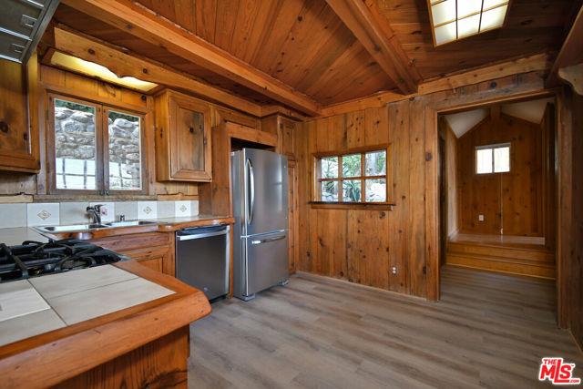 3682 Berry Drive, Studio City CA: https://media.crmls.org/mediaz/b82b173d-d3d6-4b15-b194-8bdf5a382214.jpg