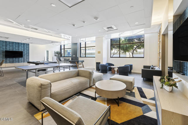 400 S Broadway, Los Angeles CA: https://media.crmls.org/mediaz/b82b505e-54a5-404a-9cb4-d94be7a07a5b.jpg