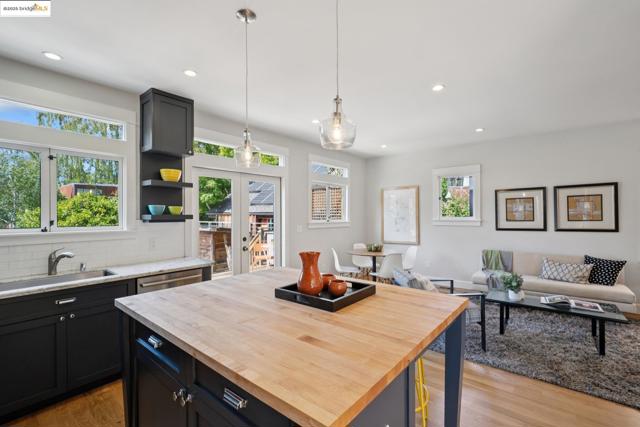 1811 Parker St, Berkeley CA: https://media.crmls.org/mediaz/b82b6a06-2a23-4e7a-aca5-895713152cbc.jpg