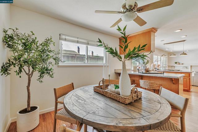 9597 Davona Dr, San Ramon CA: https://media.crmls.org/mediaz/b82b7124-a838-48e7-b2fb-e3d84f05aa95.jpg