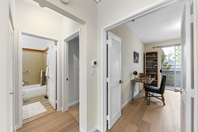 100 Lucky Drive, Corte Madera CA: https://media.crmls.org/mediaz/b82c144b-8719-41d2-b0b6-28e3d3d00c8e.jpg