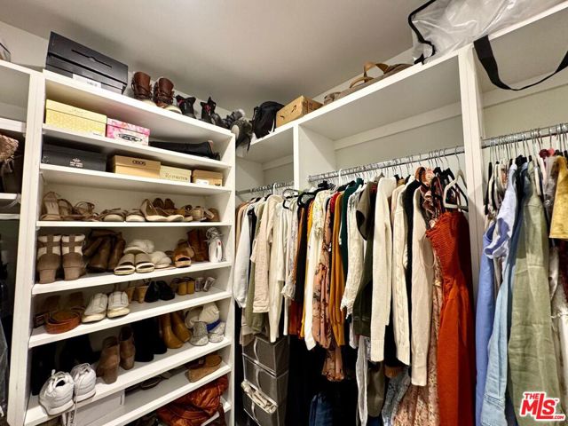 328 15th Street, Santa Monica CA: https://media.crmls.org/mediaz/b82c209e-0a75-4533-80fe-d341ec55cb40.jpg