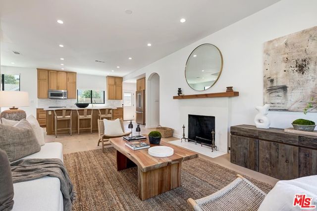 3364 Garden Avenue, Los Angeles CA: https://media.crmls.org/mediaz/b82c8ebd-c596-4421-8a0b-becf8acd68e8.jpg