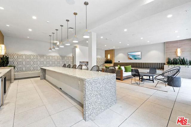 5075 Camino De La Siesta, San Diego CA: https://media.crmls.org/mediaz/b82ca4c9-382a-4a6f-86f9-a407ba8e0d08.jpg