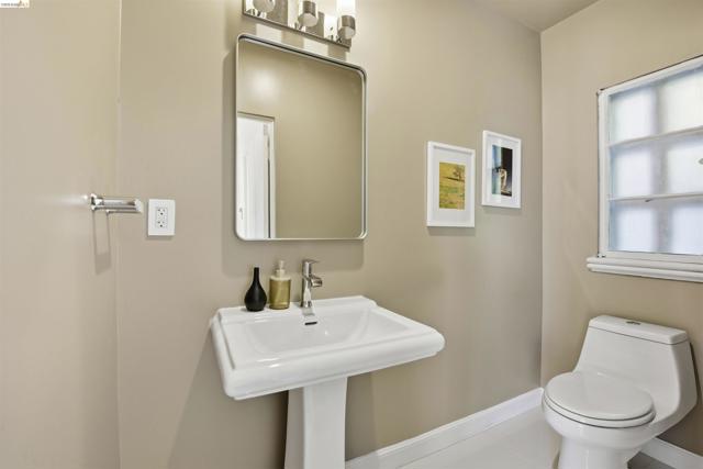 44 Highgate Rd, Kensington CA: https://media.crmls.org/mediaz/b82d142f-4157-4a62-b2cc-a444316cbbf3.jpg