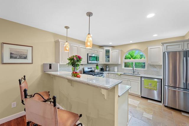 Detail Gallery Image 2 of 52 For 3625 Laketree Dr, Fallbrook,  CA 92028 - 3 Beds | 2 Baths