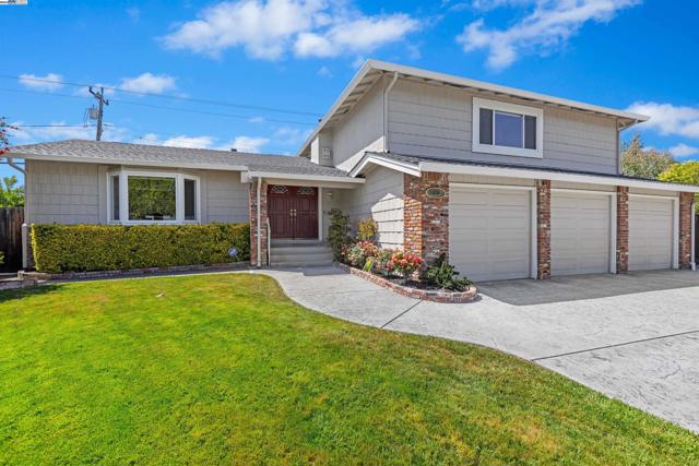 2632 Campeche Ct, San Ramon CA: https://media.crmls.org/mediaz/b82d3396-e2c3-4495-b94b-7ba8688a46ed.jpg