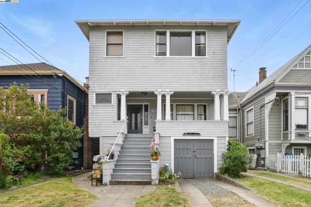 1572 Lincoln Ave, Alameda CA: https://media.crmls.org/mediaz/b82d40ed-a72a-43ad-afee-f550dbbc59e4.jpg