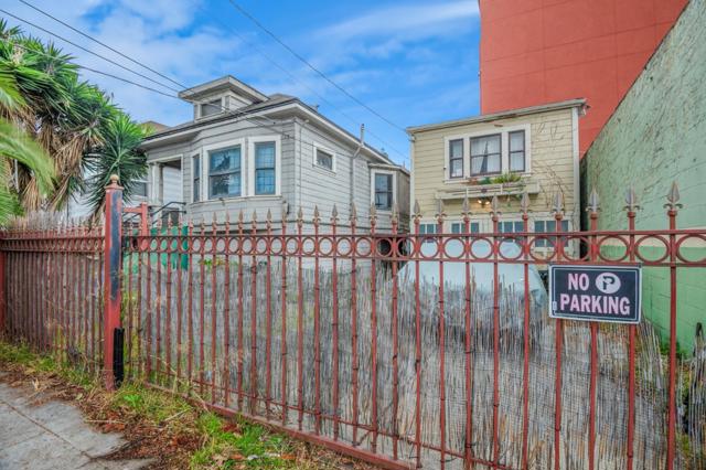 2857 Ford Street, Oakland CA: https://media.crmls.org/mediaz/b82de84b-195c-4968-97f9-e4255bd73728.jpg