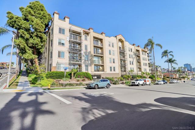 2445 Brant St, San Diego CA: https://media.crmls.org/mediaz/b82e29a1-27a6-43ea-a19f-c48a15b3aae3.jpg
