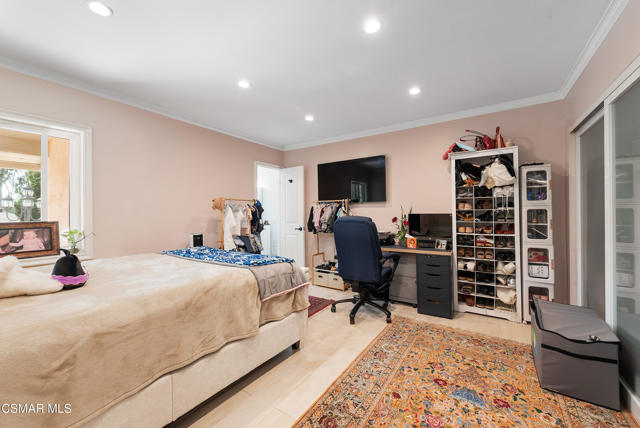 4148 Camino De La Cumbre, Sherman Oaks CA: https://media.crmls.org/mediaz/b82e442d-2464-4a58-9eae-252b5ebc37d9.jpg