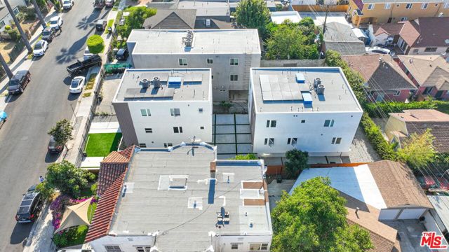 1269 W 36th Street, Los Angeles CA: https://media.crmls.org/mediaz/b82e582c-2881-4f42-8d53-ccb9daa9b098.jpg
