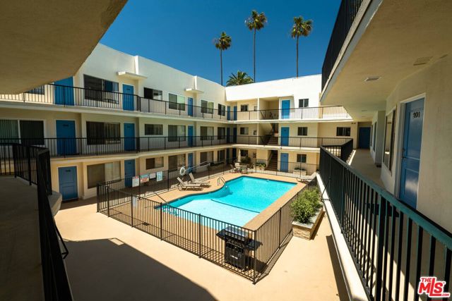 123 California Avenue, Santa Monica CA: https://media.crmls.org/mediaz/b82fbdcc-6fd7-48ac-828f-87cb2af9eb45.jpg
