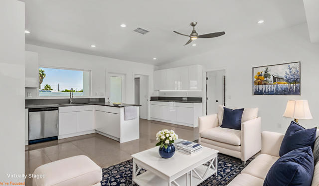 567 W Sunview Avenue, Palm Springs CA: https://media.crmls.org/mediaz/b82fea53-e93a-4724-9877-dfc482bdb31e.jpg