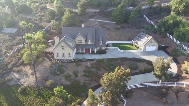 2543 Daisy Ln, Fallbrook CA: https://media.crmls.org/mediaz/b8300037-65f1-4ea9-b9f8-2fcd857e2531.jpg