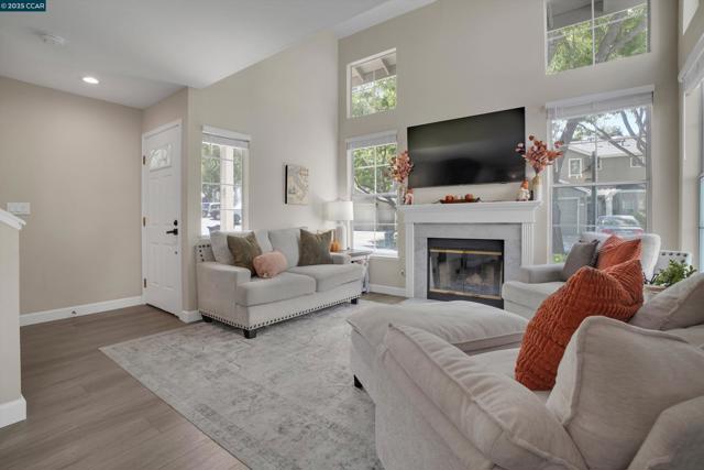 235 Pebblecreek Ct, Martinez CA: https://media.crmls.org/mediaz/b8307709-392f-482e-a738-0956d64ad1f5.jpg