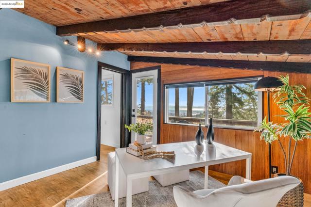 6141 Merriewood Dr, Oakland CA: https://media.crmls.org/mediaz/b830c094-cef2-4dfd-98ce-c144ea4449c8.jpg