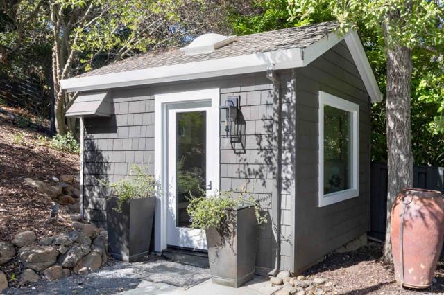 5 Oak Forest Court, Portola Valley CA: https://media.crmls.org/mediaz/b8312073-eb38-4bde-9dae-c973d8ce1ac3.jpg