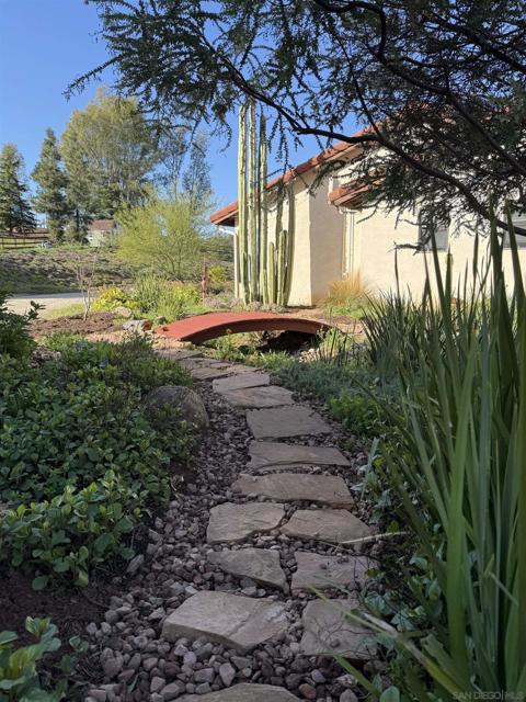 20119 Para Siempre Vista, Ramona CA: https://media.crmls.org/mediaz/b8316c2c-bf22-4070-bb6a-707fc77574f9.jpg