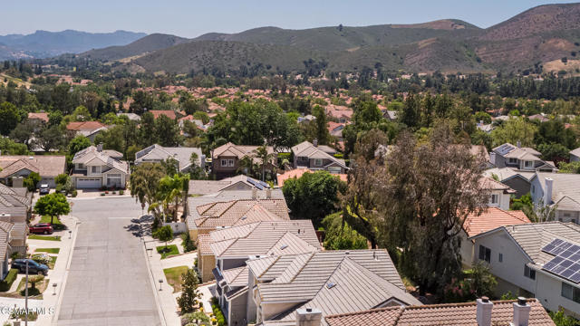 525 Myrtle Court, Oak Park CA: https://media.crmls.org/mediaz/b83193e8-e572-485f-a23a-8bf142c9d5a2.jpg