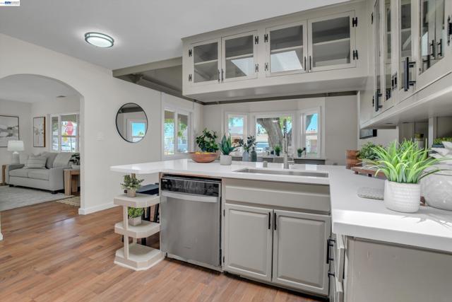 Image 15 of 36 For 16188 Yale Ave