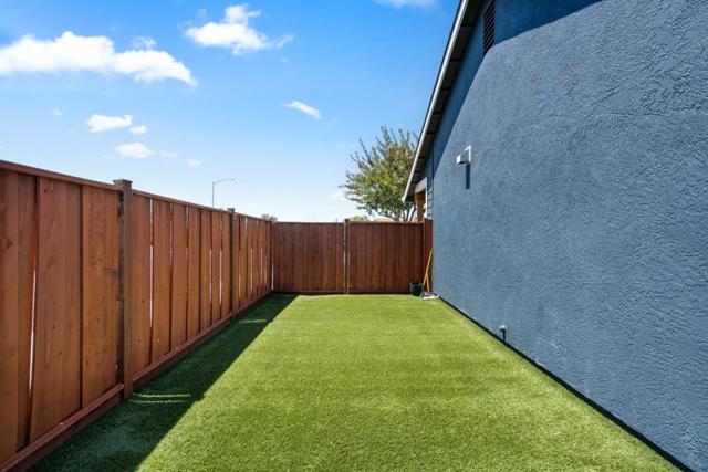 2399 Paradise Drive, Hollister CA: https://media.crmls.org/mediaz/b8325ab2-25f5-4657-a09e-d1b6b27fe023.jpg