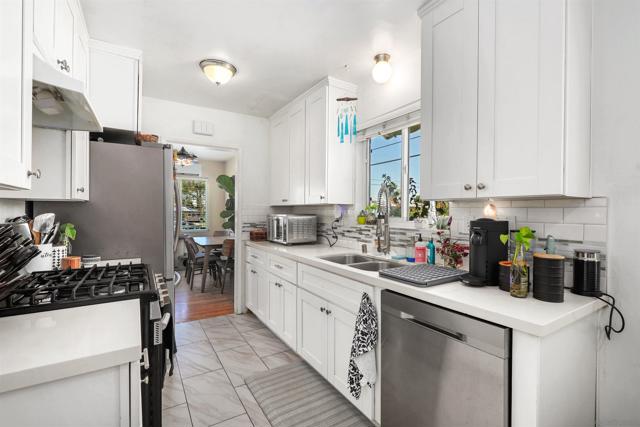 750 Fern St, Escondido CA: https://media.crmls.org/mediaz/b8327637-5496-438c-8a4d-b93ac130c88b.jpg