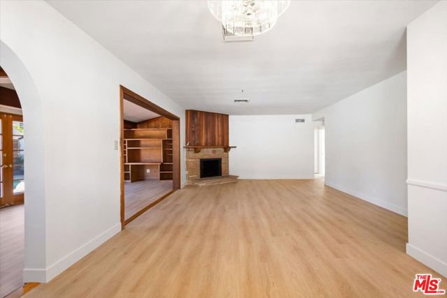 12848 Tiara Street, Valley Village CA: https://media.crmls.org/mediaz/b8328c84-56e3-4fe9-91e0-4663958d90bb.jpg