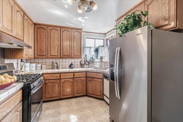 704 87th Street, Daly City CA: https://media.crmls.org/mediaz/b8329790-1ad7-4509-857e-c15e70a1d370.jpg