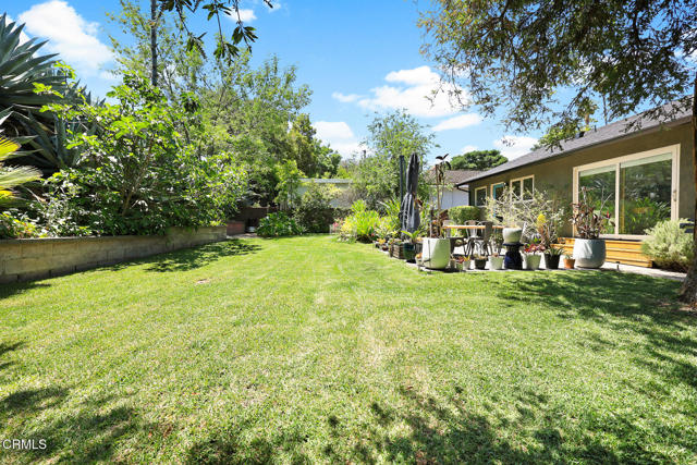 10316 Newhome Avenue, Sunland CA: https://media.crmls.org/mediaz/b83303d0-43ce-413c-b716-85ade85a6b93.jpg