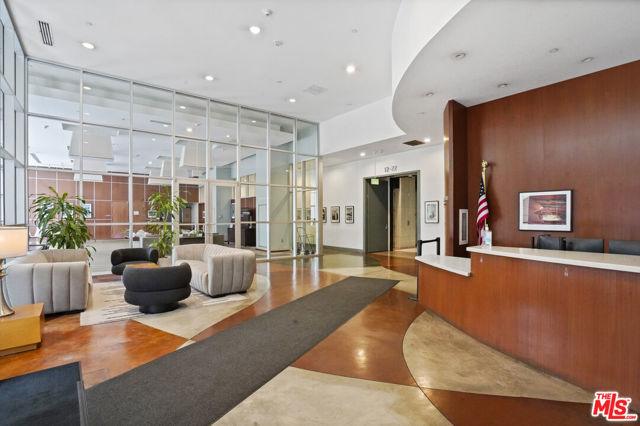 801 S Grand Avenue, Los Angeles CA: https://media.crmls.org/mediaz/b8333591-81e3-4892-a10c-524a810a677a.jpg