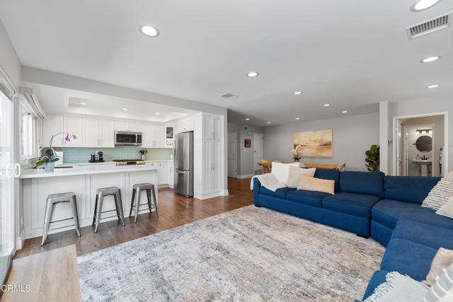 Detail Gallery Image 4 of 34 For 1525 Lyndhurst Ave, Camarillo,  CA 93010 - 4 Beds | 2/1 Baths