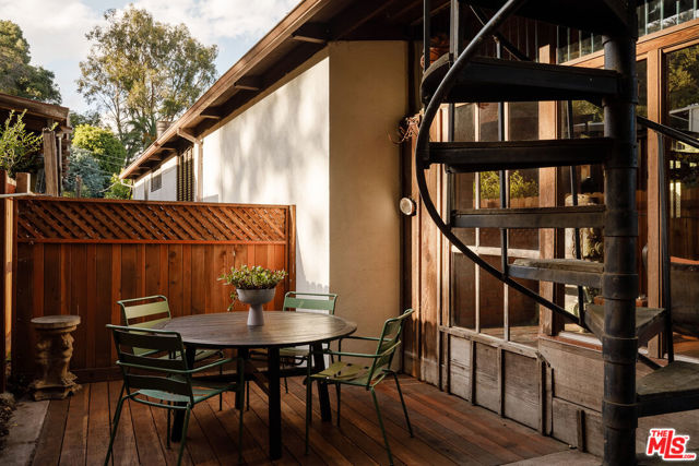 10412 Hebron Lane, Los Angeles CA: https://media.crmls.org/mediaz/b833dedb-7448-4a9c-945b-af261c40139d.jpg