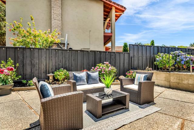 6 Whitecliff Court, San Mateo CA: https://media.crmls.org/mediaz/b834ef51-2e8c-459c-8ee9-c79978936e3a.jpg