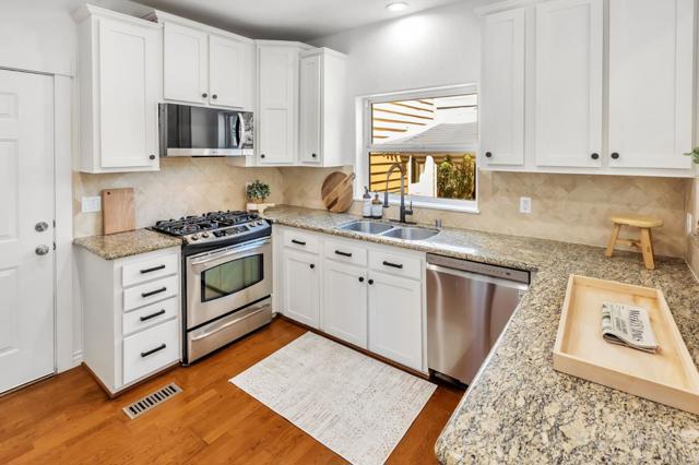 221 Creekside Village Drive, Los Gatos CA: https://media.crmls.org/mediaz/b83656c2-044f-4f48-a191-320360a99702.jpg