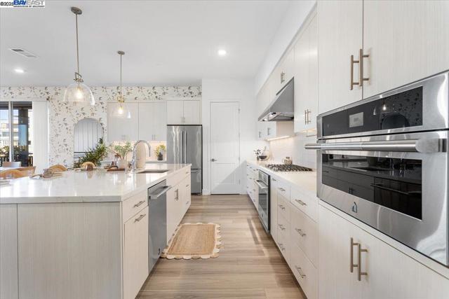 2250 Kilowatt Way, Fremont CA: https://media.crmls.org/mediaz/b83674a7-cdc6-49d2-88ea-6ef9c3d934a3.jpg