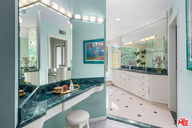 17152 Avenida De Santa Ynez, Pacific Palisades CA: https://media.crmls.org/mediaz/b836f5a2-d9a0-49e6-934c-912e5c6329be.jpg