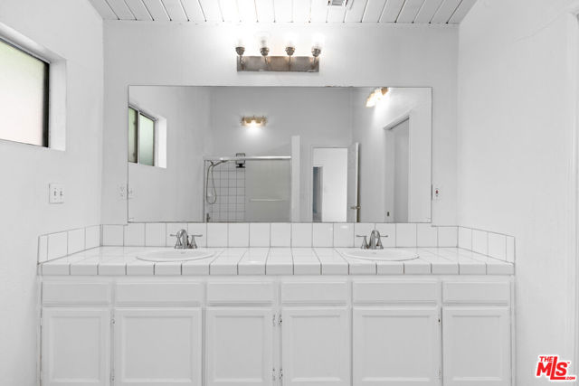 22027 Viscanio Road, Woodland Hills CA: https://media.crmls.org/mediaz/b837a723-afba-4819-a52b-987ad56ac7a7.jpg