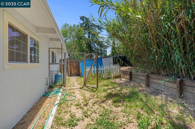 212 Towers Dr, Pacheco CA: https://media.crmls.org/mediaz/b837ab6c-8969-4aeb-9196-144ab01e1e2a.jpg