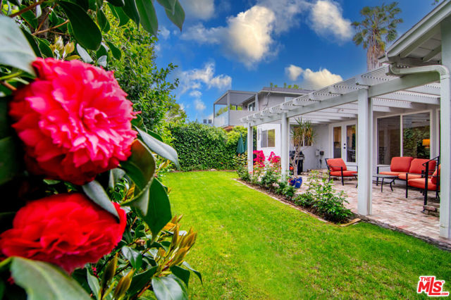 12954 Otsego Street, Sherman Oaks CA: https://media.crmls.org/mediaz/b838538d-5b68-49da-ad26-24cbeef77627.jpg