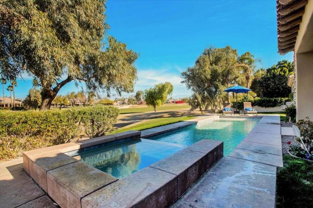 247 Loch Lomond Road, Rancho Mirage CA: https://media.crmls.org/mediaz/b83952d8-a86e-408b-932c-78b4251c4955.jpg
