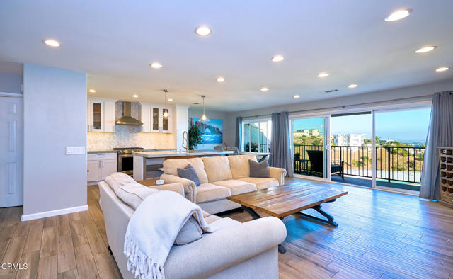 Detail Gallery Image 8 of 58 For 886 Winding Way Dr, Ventura,  CA 93001 - 2 Beds | 2/1 Baths