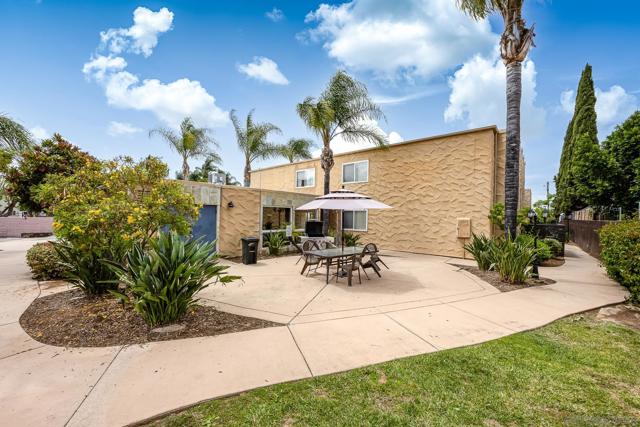 1386 E Madison Ave, El Cajon CA: https://media.crmls.org/mediaz/b83a26a6-1382-4e36-8c75-799b87a88451.jpg